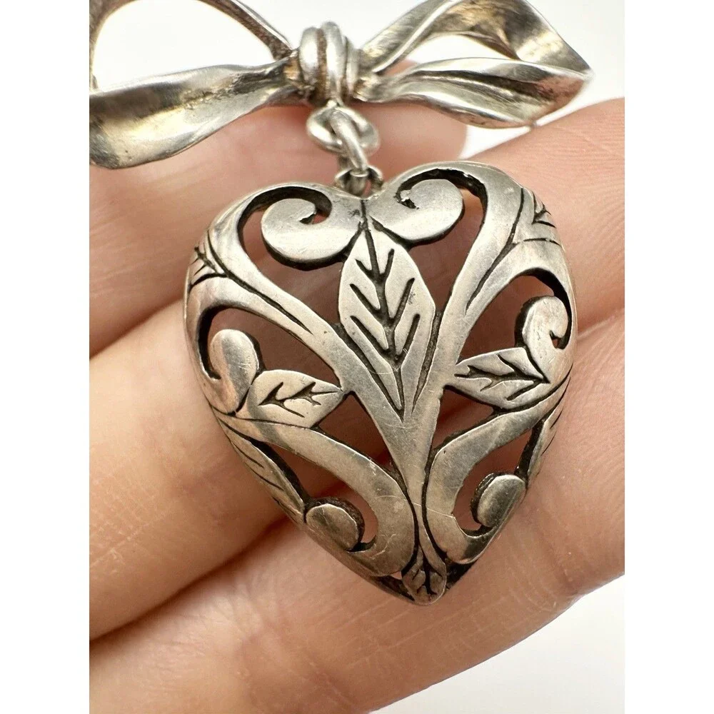 VINTAGE JEZLAINE STERLING SILVER FILIGREE BOWTIE & HEART DANGLE PIN BROOCH